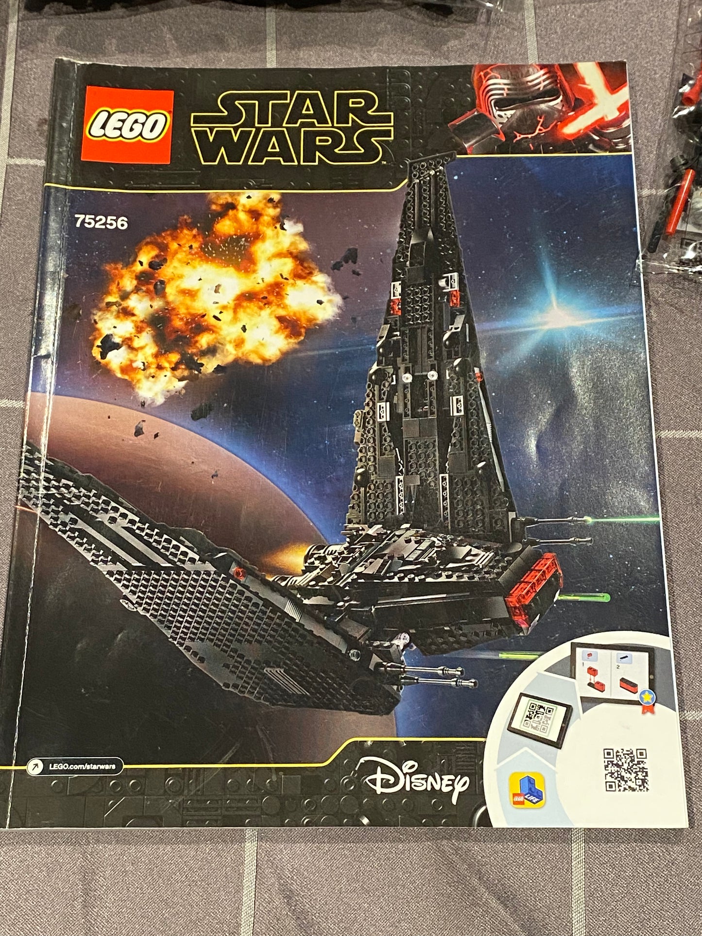 Kylo Ren’s Shuttle. 75256. Used