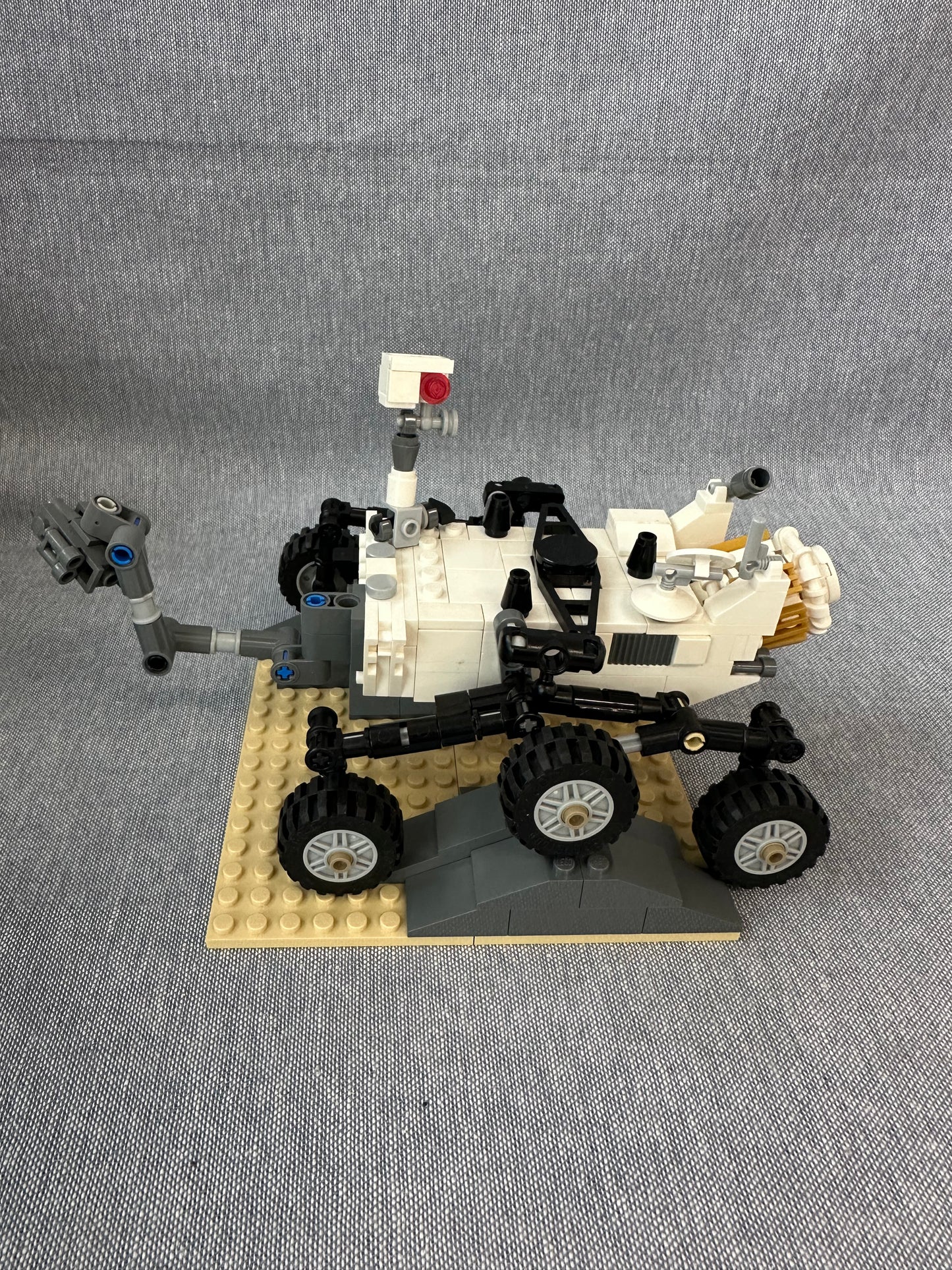 LEGO CUUSOO. NASA Mars Science Laboratory Curiosity Rover. 21104. Used