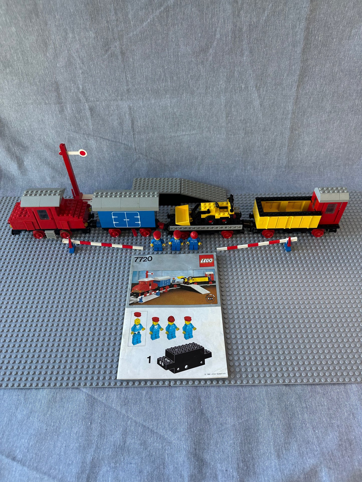 LEGO Train. 4.5v. Diesel Freight Train. (Battery). 7720. Used